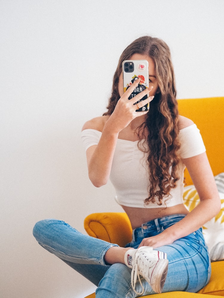 The Secret To Taking The Perfect Mirror Selfie — Every Little Thread