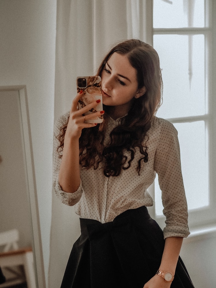 Series of mirror selfies, that's all 🤳 . . . . . 🏷 mirror selfie, poses,  minimalist, minimal style, simple outfit, fashion inspo, summer s… |  Instagram