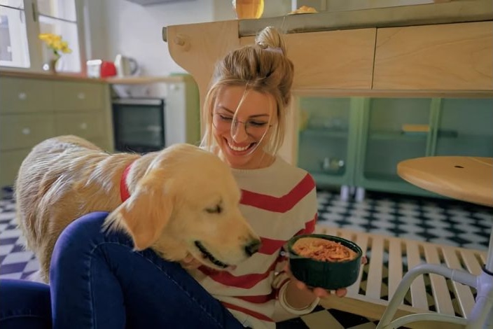 tinder profile-photos withe pets-after