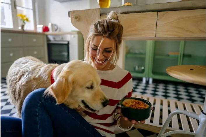 tinder profile-photos withe pets