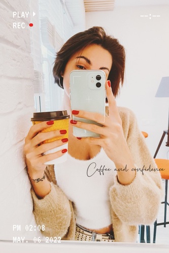 7 best mirror selfie poses and editing with BeautyPlus