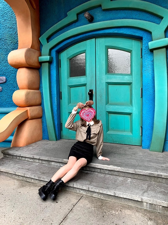 今回はテーマパークでの写真の撮り方&加工方法をお教えします☆彡 例えば、「おススメポーズ&スポット」や「おしゃれ画像になる加工方法」はもちろん、「曇り空を晴れにする方法」等、テクニック的な部分もご紹介しますよ~!