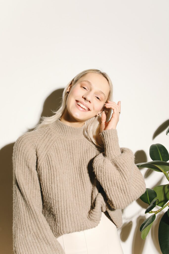 woman wearing neutral colors and fall makeup