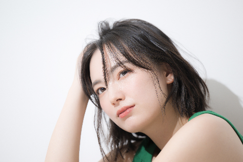 髪の毛をかき上げる