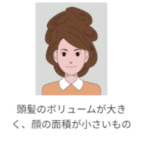 髪の毛や装飾品で顔が隠れてしまっている2