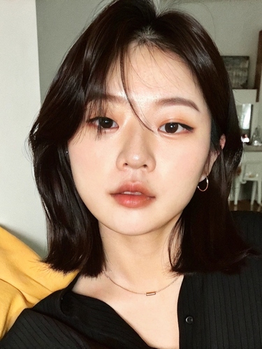 丸顔に似合う髪型-eyebrows-before