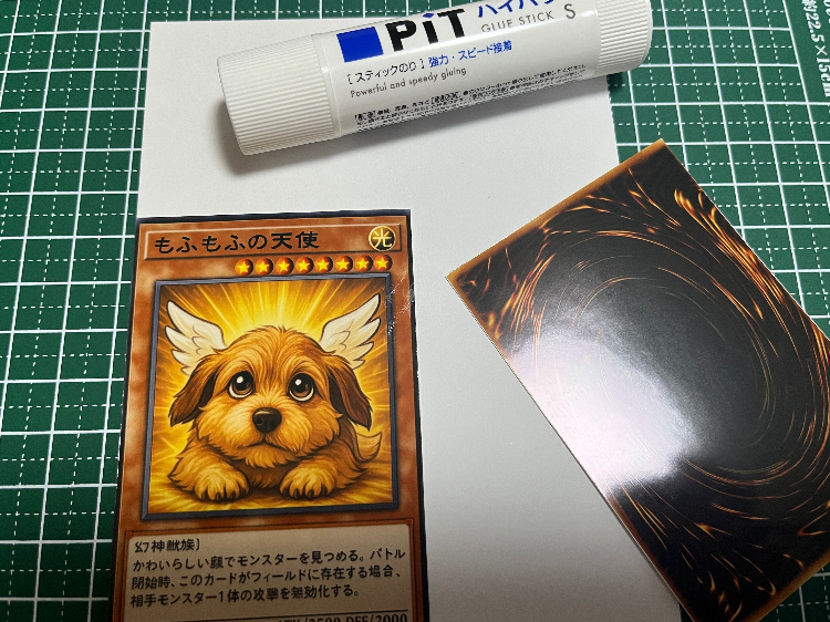 ②切り取ったら裏面をのり付けし、画用紙に貼る