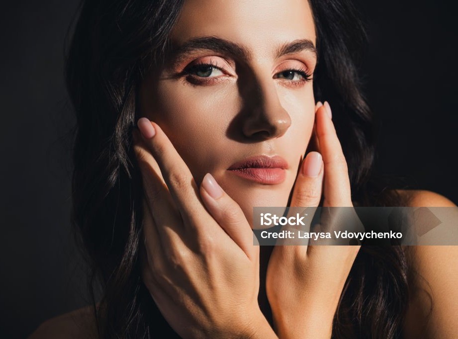 Unrecognisable Makeup-Foundation