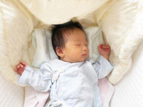 赤ちゃんのマイナンバーカード写真 - 赤ちゃんの睡眠