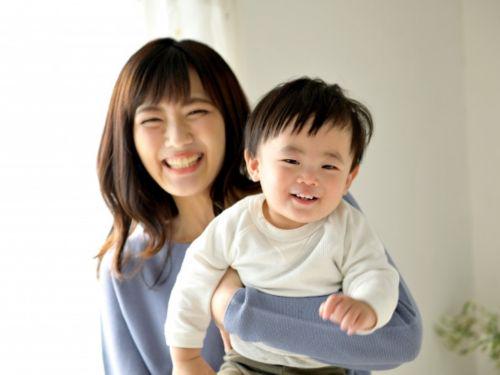 赤ちゃんのマイナンバーカードの写真 - 母と赤ちゃん