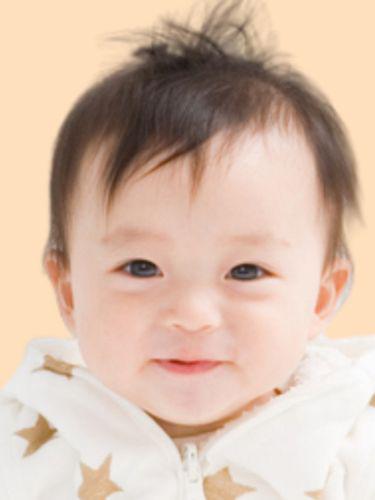 赤ちゃんのマイナンバーカード写真 - 新生児 - オレンジ色の背景