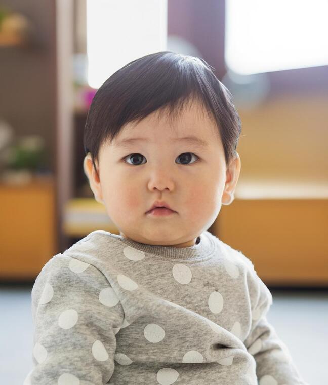 赤ちゃんのパスポート写真 - 部屋の中