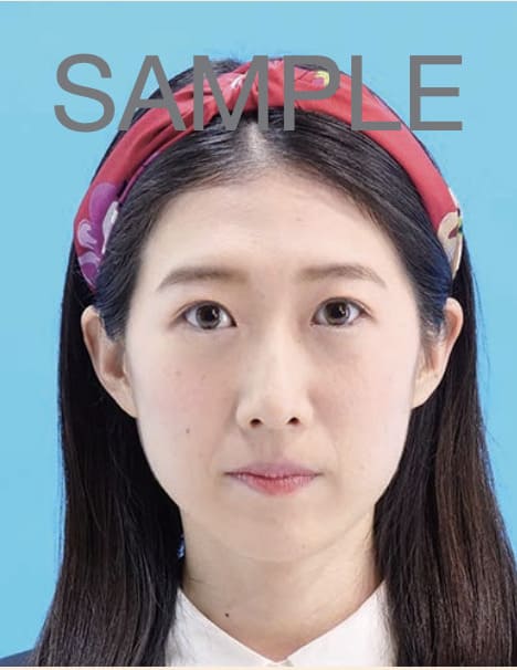 パスポート写真の規定 - 不可 - 前髪で頭が隠れる