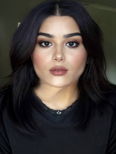remove double chin - woman after facetune