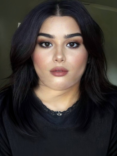 remove double chin - woman after photoshop express