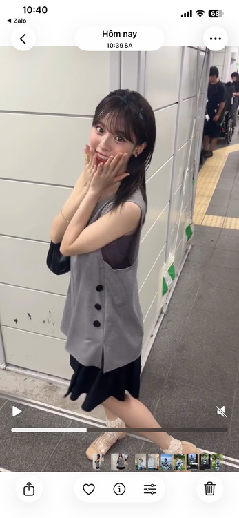 Cắt-ảnh-từ-video-bằng-iPhone-Bước-2-Chọn-video-dừng-ở-khoảnh-khắc-bạn-muốn-giữ