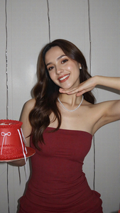 How to add Santa to a photo on your phone - Gemini - Before