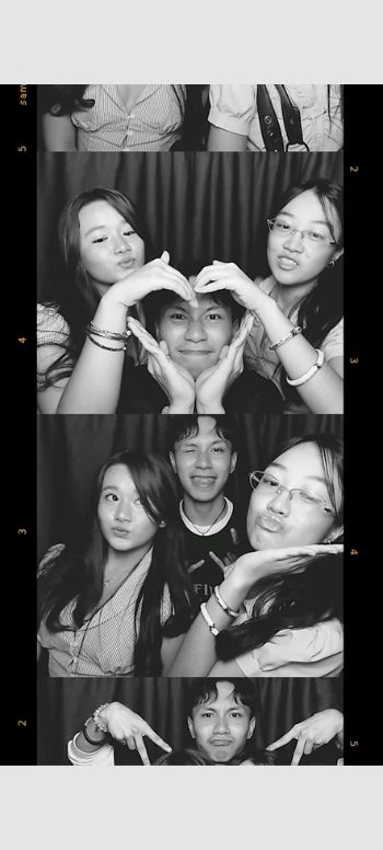 16 PhotoBooth Poses poses for multiple people-02