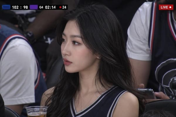 Efek foto AI tribun NBA Courtside