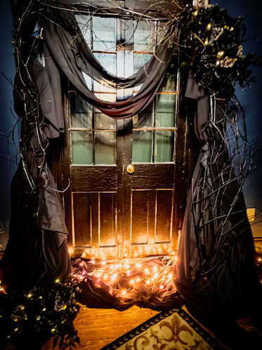 halloween photo booth ideas03-haunted doorway