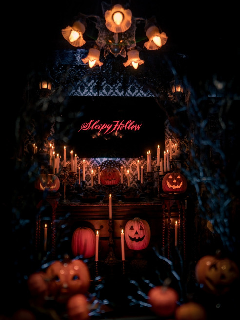 halloween photo booth ideas07-haunted pumpkin altar