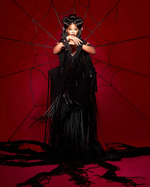 halloween photo booth ideas11-spider queen portrait