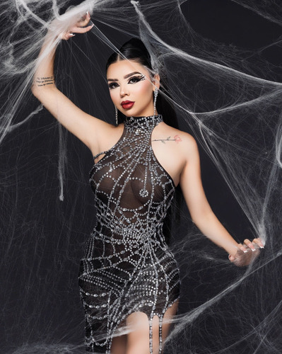 halloween photo booth ideas12-spiderweb fashion portrait