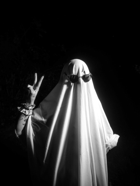 halloween photo booth ideas19-ghost sunglasses portrait